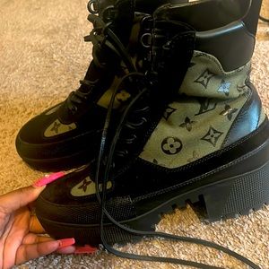 Loui vuttion desert boots worn 2x